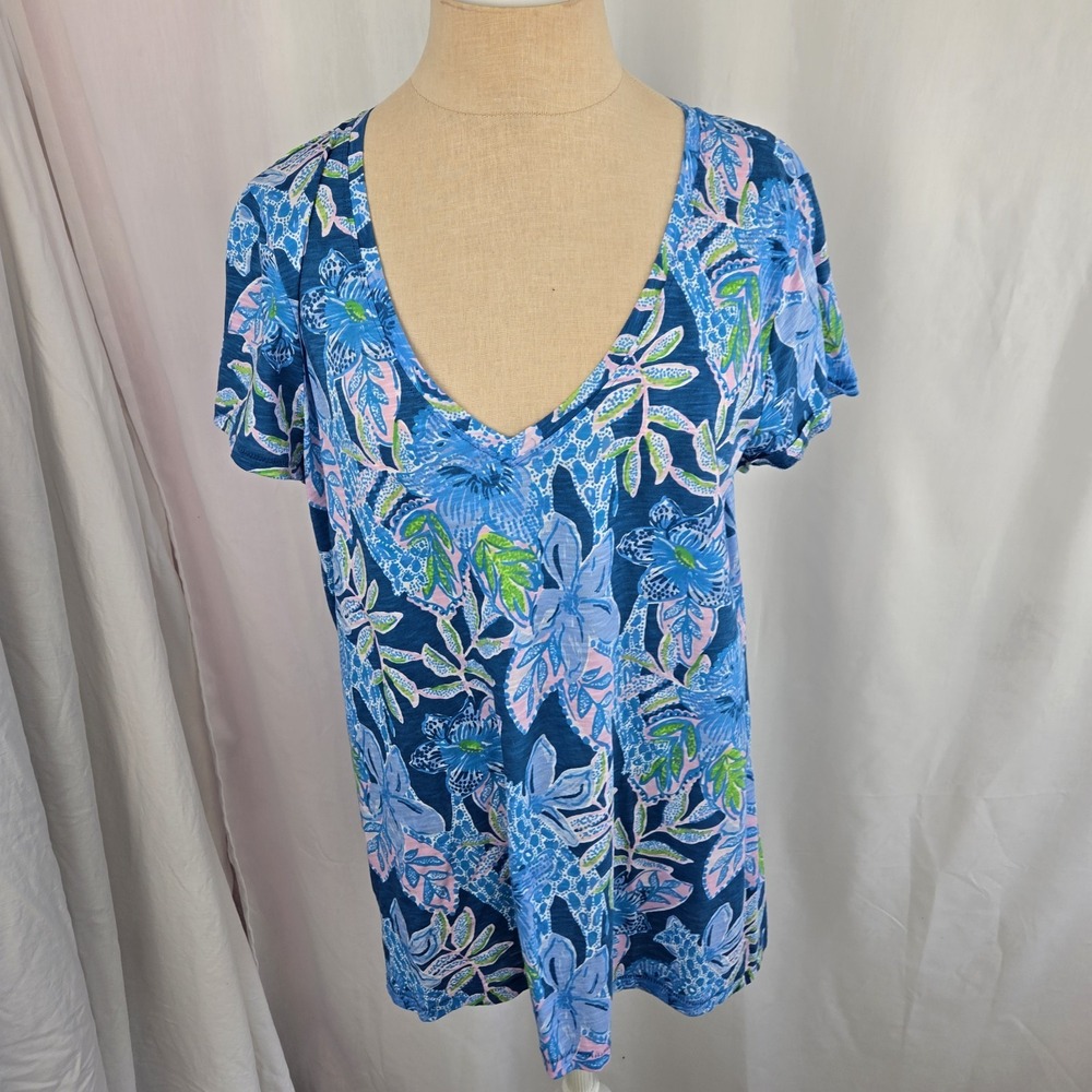 Lilly Pulitzer Etta V Neck T-Shirt Top Macaw Blue Floral Print Size L Cotton
